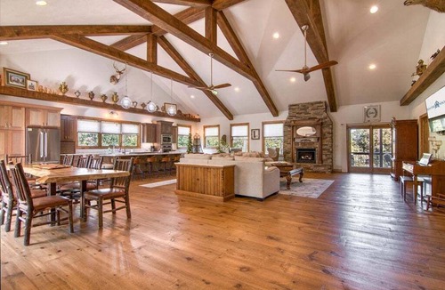 Blue Eye House | Private Home with Vaulted Ceilings, Gourmet Kitchen, Hot Tub, Car Charger & Community Pool