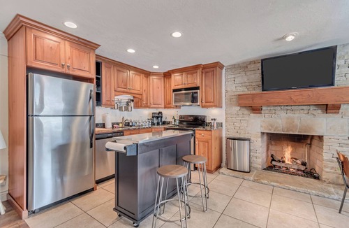 Cottonwood Heights Apartment | Private Hot Tub with a Mountain and City View!