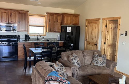 Kanab Cabin | Private location, 2 Bedroom, 2 Bathroom, Full Kitchen, Living & W/D. Sleeps 6