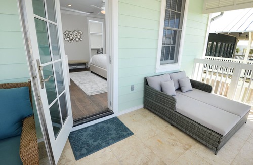 Sunnyside House | Private pool, FREE BIKES, Across the street from the BEACH! Free Pool Heater!