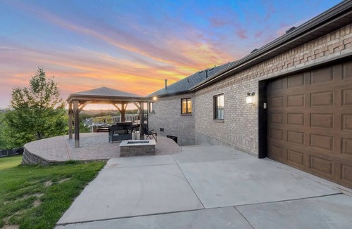 Draper House | Private Resort Estate — Pool, Theater & Wasatch Sunsets
