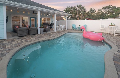 Riviera Beach Cottage | Private Saltwater Pool! LUX Vibe! Dogs Ok! Golf Cart! 3 Mins To Beach! Sleeps 9!