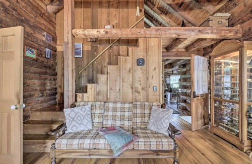 Candler House | Quaint & Quiet Belleview Cabin on 35 Acres!