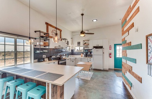 Landers House | Quiet Oasis w/Hot Tub: 21 Mi to Joshua Tree!