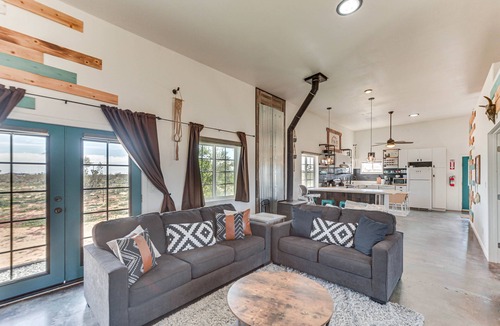 Landers House | Quiet Oasis w/Hot Tub: 21 Mi to Joshua Tree!