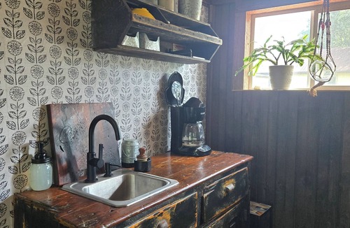 Salunga Apartment | Quiet studio apt w large deck. 15 min to Lanc city, 10min to Spooky Nook Sports