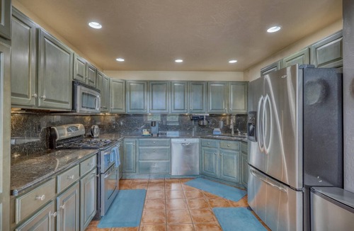 Loma Linda House | Rafting Tickets! Hot Tub /3 Story Home on Acres w/ Deck /BBQ and Outdoor Seating /Updated Decor