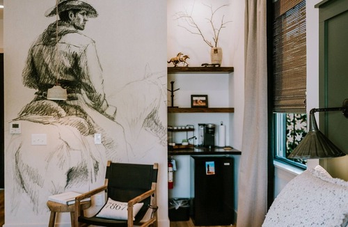Wimberley Hotel | Rancher's Rest — Modern Western King Suite | Gaines Ranch on the Square