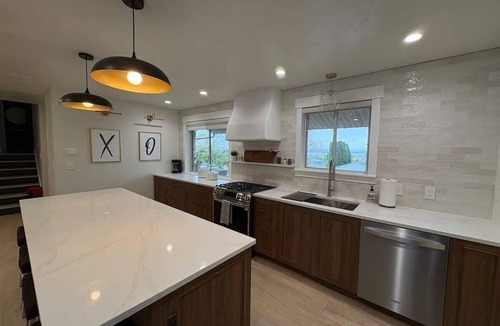 Pleasant Grove House | Rare Find! Gather, Play & Stay - Waffles too!