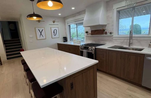 Pleasant Grove House | Rare Find! Gather, Play & Stay - Waffles too!