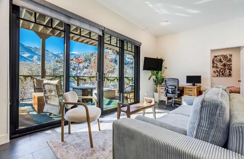 Manitou Springs Historic District Apartment | Redstone Terrace Scenic Mountain View Retreat