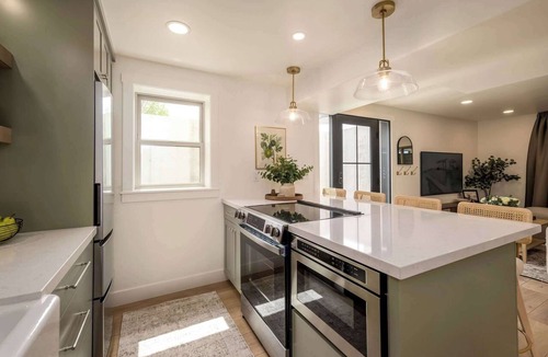 Silver Creek Apartment | Refined Modern Suite w/Round Valley Trail Access