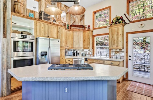 Sundance Cabin | Refined mountain retreat among aspens Private setting Hot tub Quiet surroundings Minutes to Sundance