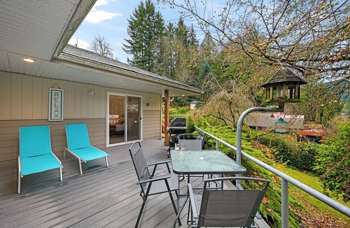 Bellingham House | Relaxing Lakeside Bungalow,Steps to Lake Samish Park to enjoy lake activities