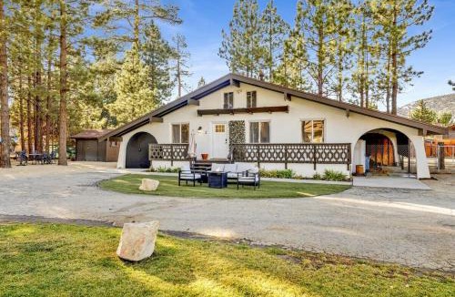 Big Bear House | Relaxing Woodside Cottage at Shay Meadow Ranch