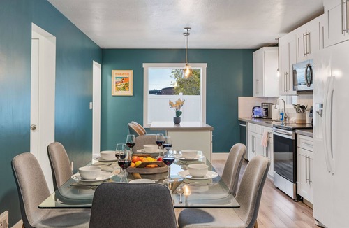 South Salt Lake House | Remodeled, HotTub, Firepit, KingBeds, Foosball, Yoga Mats, HugeBackyard, Central