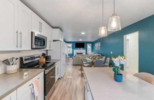 South Salt Lake House | Remodeled, HotTub, Firepit, KingBeds, Foosball, Yoga Mats, HugeBackyard, Central