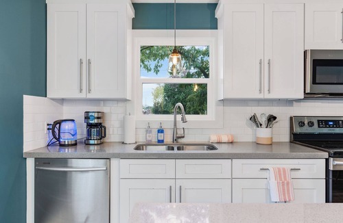 South Salt Lake House | Remodeled, HotTub, Firepit, KingBeds, Foosball, Yoga Mats, HugeBackyard, Central