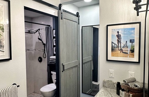 Beacon Woods Village Condo | Renovated Modern 2-Bedroom Golf Course Condo Near Beaches