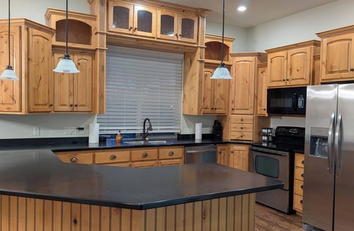 Spanish Fork House | River House - Entire 6-bedroom home near the SF River trail