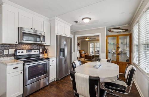 St. Marys House | River-view 3BR home in downtown St. Marys with patio, grill & full kitchen.