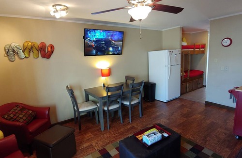 New Braunfels Condo | Riverfront Flotation Fun near the Tube Chute 1 Br Condo 3 min from Schlitterbahn