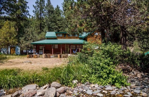 Mammoth Creek Cabin | Rustic cabin where you can become one with nature!