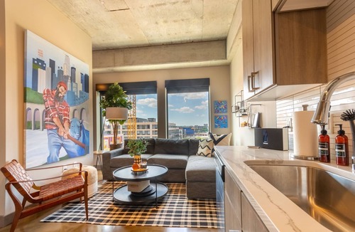 Warehouse District Apartment | Sable 702 - Alcove