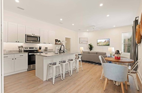 Brunswick House | Sea on Wolfe/15 Min to Beach/2 Min to Restaurants