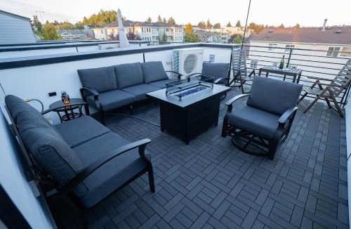 Old Ballard House | Seattle Townhouse with Rooftop Deck in Ballard
