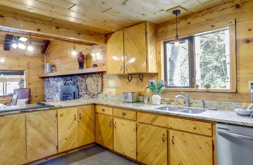 Tollgate Canyon Cabin | Secluded 3-Acre Cabin in Tollgate w/Gas Grill!