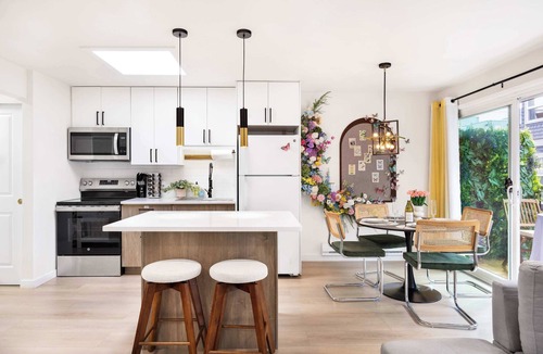 Lower Queen Anne Apartment | Secret Garden Bloom - 665sf 1BR Queen Anne Condo