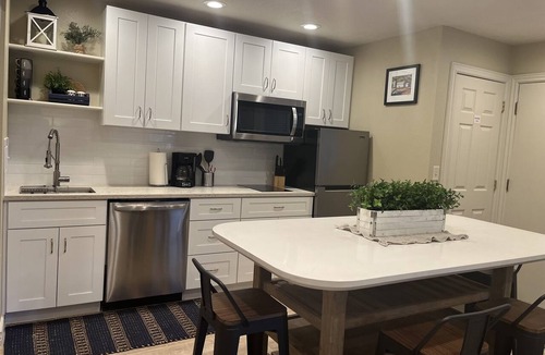 Park City Condo | See Newly Remodeled next to Hot tub, Pools, Sauna Walk to new 10 person Gondola!
