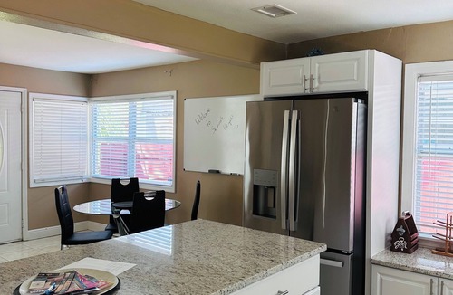 South Seminole Heights House | Seminole Heights Retreat. Walk to Cafés & Bars