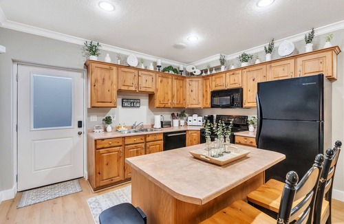 Pleasant Grove Apartment | Serene 1 or 2 bedroom apartment New and Private in Pleasant Grove