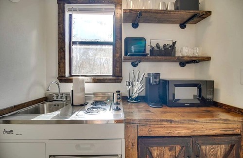 Gentry Cabin | Serene Woodland Studio Retreat with Outdoor Amenities, Near Fishing, Hiking & Gentry, AR