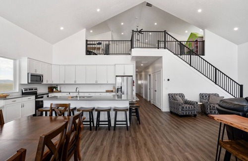 Sweetwater House | Serenity Lakehouse | Sleeps 35, 2 Homes, Ideal Beach, Game Room, Hot Tub +