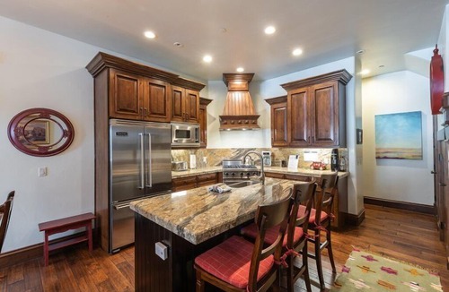 Park City Condo | Short walk to Frostwood Gondola. Hot tub access!!! - JL1107