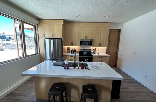 Silver Creek Apartment | Silver Sage Suite – A Quiet, Modern Mountain Stay