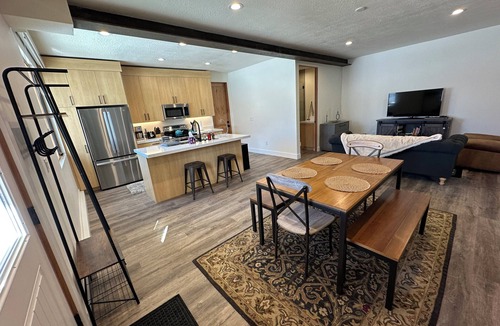 Silver Creek Apartment | Silver Sage Suite – A Quiet, Modern Mountain Stay