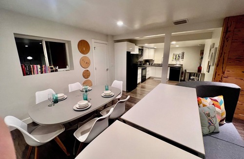 Olympus Cove House | Ski, Hike, Hottub + Ping-Pong & Pool. Fun Open Concept - sleeps 14 - great price