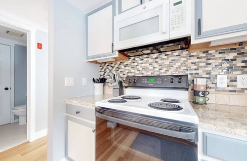 Brownsville Condo | Ski-in/out condo with prime location for skiing & hiking