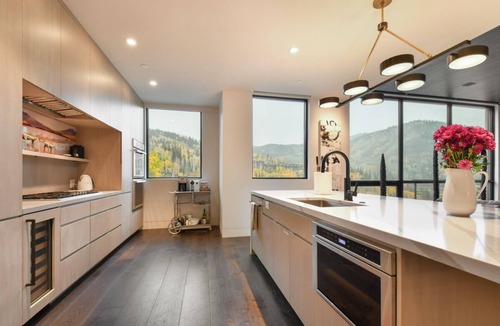 Empire Pass Condo | Ski-in, Ski-Out Empire Pass Condo with Lodge Amenities