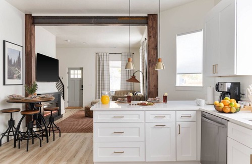 South Salt Lake House | Ski Lodge, Ski Drop, Pickleball, HotTub, Sleeps 12