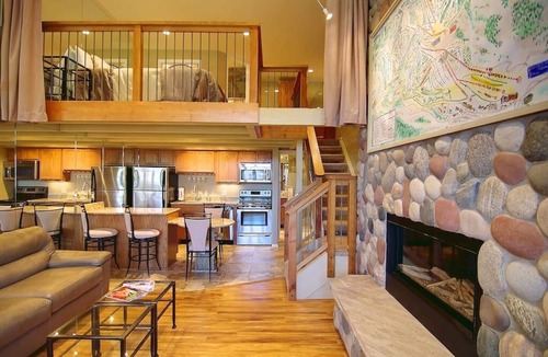Steamboat Springs Villa | SKi/walk to slopes/Village Great lofted unit close to slopes
