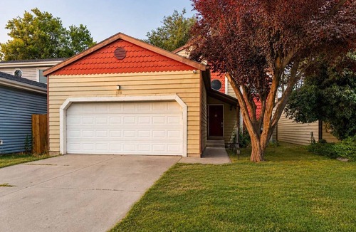 South Salt Lake House | SLC 4BR for 9 - Fenced Yard & Mtn Views