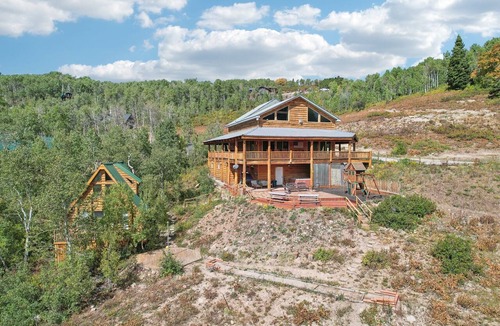 Tollgate Canyon Cabin | Sleeps 34! Grand Lodge + Bunkhouse, Hot Tub & Theater — 15 Min to Park City