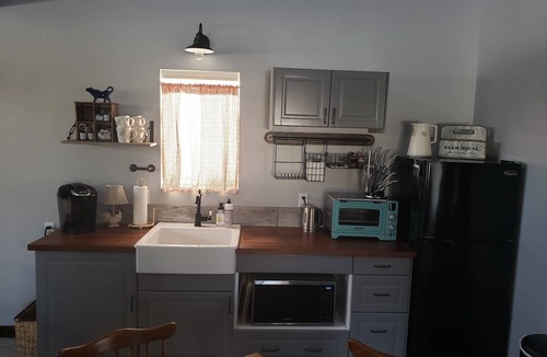 Cannonville House | Sleeps 5 - Modern Country Cabin - Minutes from Bryce Canyon