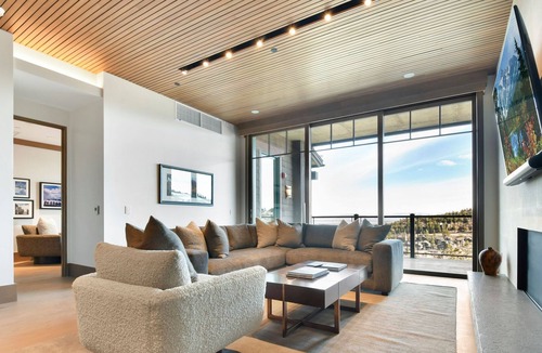 Empire Pass Condo | Slopeside, Ski In And Out, Full Tower Club Amenities With Hot Tub And Fitness Included!! - RT8