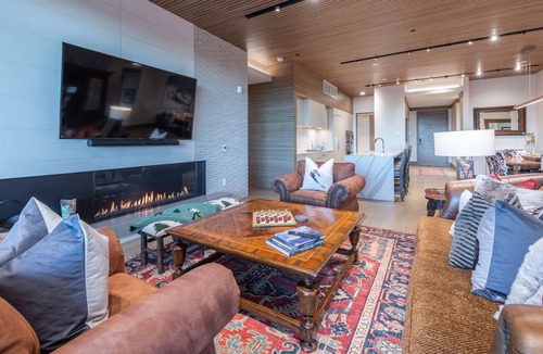 Empire Pass Condo | Slopeside, Ski In And Out, Full Tower Club Amenities With Hot Tub And Fitness Included!! - RT4
